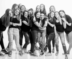 w_happy-teen-girl-group